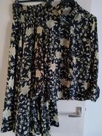 Gebloemde set, blouse met wijde broekrok. Zwart/beige, maatS, Kostuum of Pak, Zwart, Ophalen of Verzenden, Zo goed als nieuw