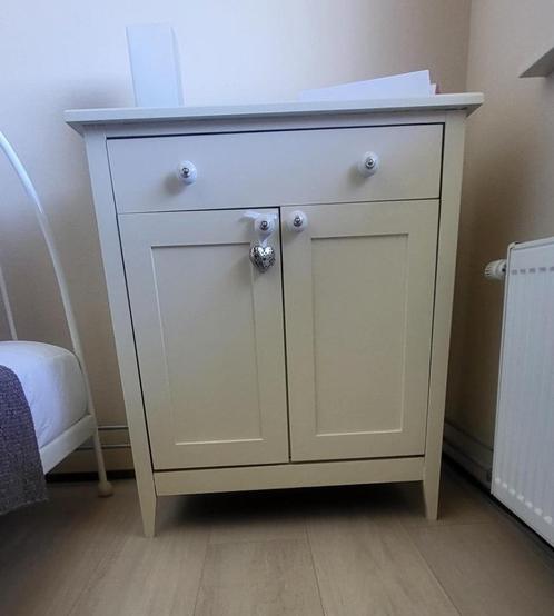Nachtkastje, Huis en Inrichting, Slaapkamer | Nachtkastjes, Zo goed als nieuw, 55 tot 70 cm, Minder dan 45 cm, Hout, Ophalen