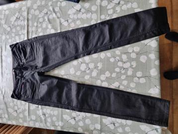 Nieuwe tommy Hilfinger jeans, straight. Maat 30-32 beschikbaar voor biedingen