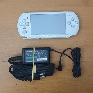 WHITE PSP STREET E1004 met OPLADER beschikbaar voor biedingen