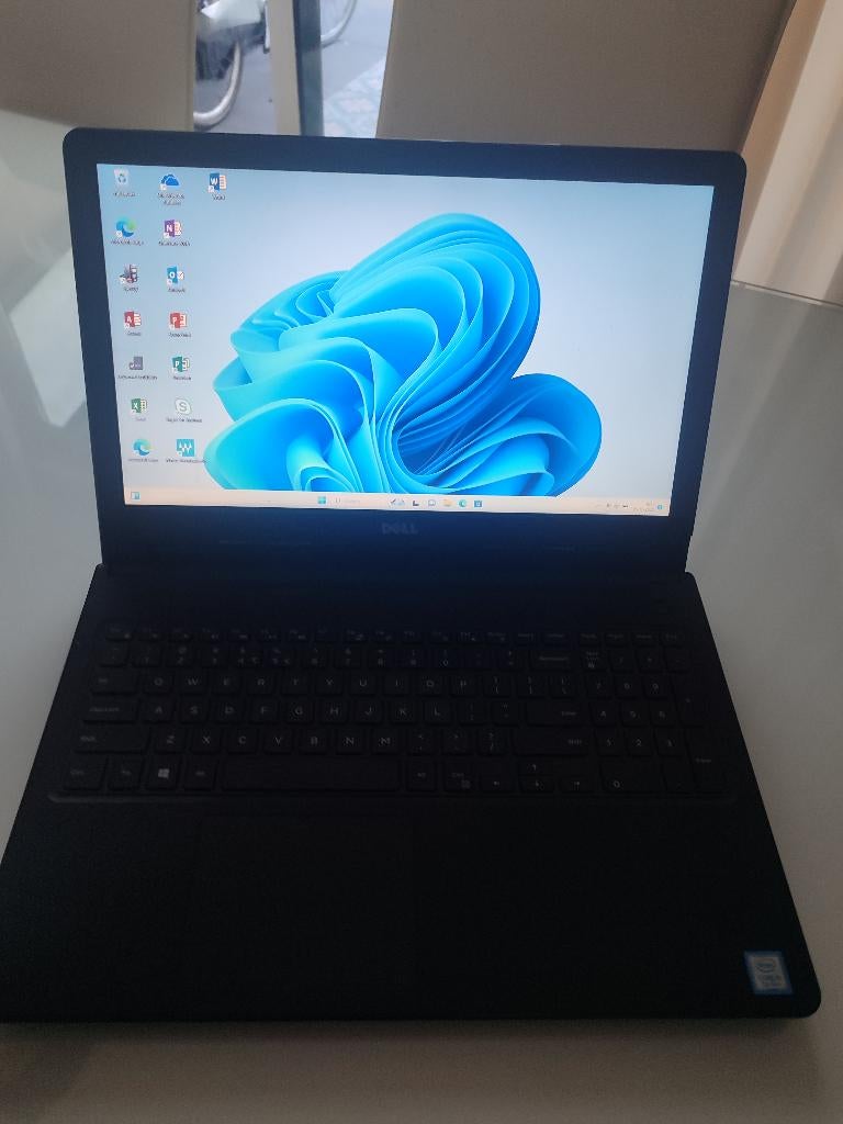 Dell Vostro 15- model 3568- 250 SSD 8 ddr4 Ram 15’ FHD W11, Ophalen, 2 tot 3 Ghz, 8 GB, SSD