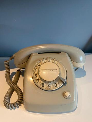Vintage T65 PTT draai telefoon beschikbaar voor biedingen