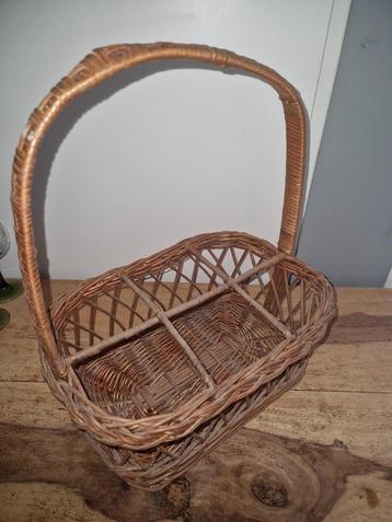 Leuke rieten flesssen mand leuk en mooi bewerkt en handig beschikbaar voor biedingen