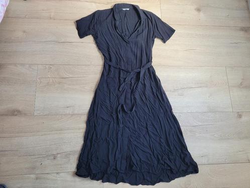 ENVII lange zwarte jurk met polo kraag maat XS ~ NH0159, Kleding | Dames, Jurken, Gedragen, Maat 34 (XS) of kleiner, Zwart, Onder de knie