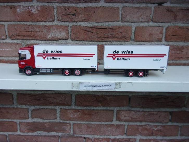 WSI  Scania  R  Highline van  De  Vries  Hallum., Hobby en Vrije tijd, Modelauto's | 1:50, Nieuw, Bus of Vrachtwagen, Wsi, Ophalen of Verzenden