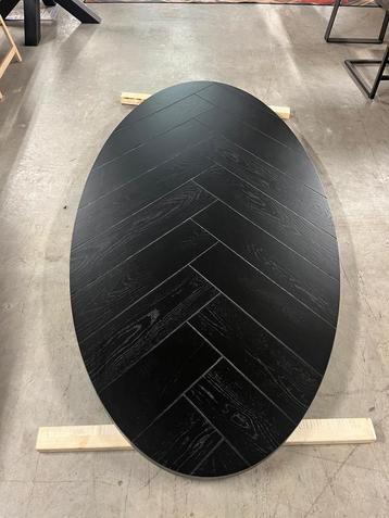 Zwarte visgraat tafel ovaal (235 x 120) beschikbaar voor biedingen