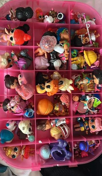 LOL koffer met heel veel poppetjes beschikbaar voor biedingen