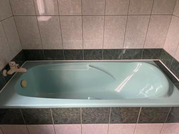 Vintage badkamer beschikbaar voor biedingen