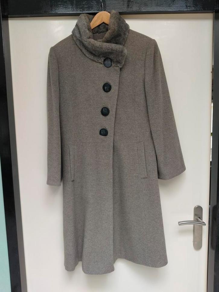 Mooie, nieuwe klassieke dames mantel (Erich Fend) maat 42), Kleding | Dames, Jassen | Winter, Nieuw, Maat 42/44 (L), Grijs, Ophalen of Verzenden