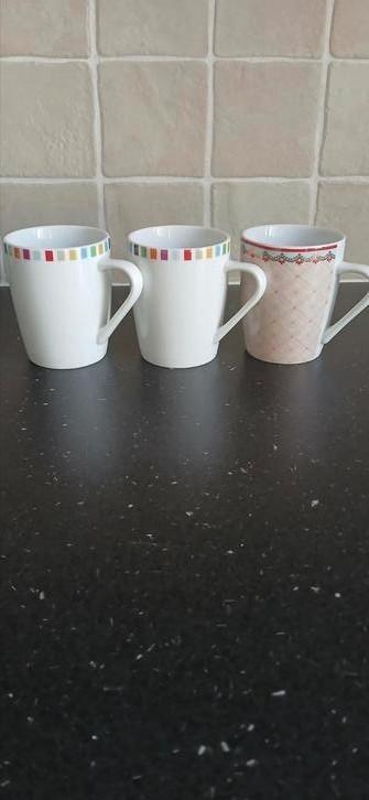 AH koffiemokken 3 stuks €5,= beschikbaar voor biedingen