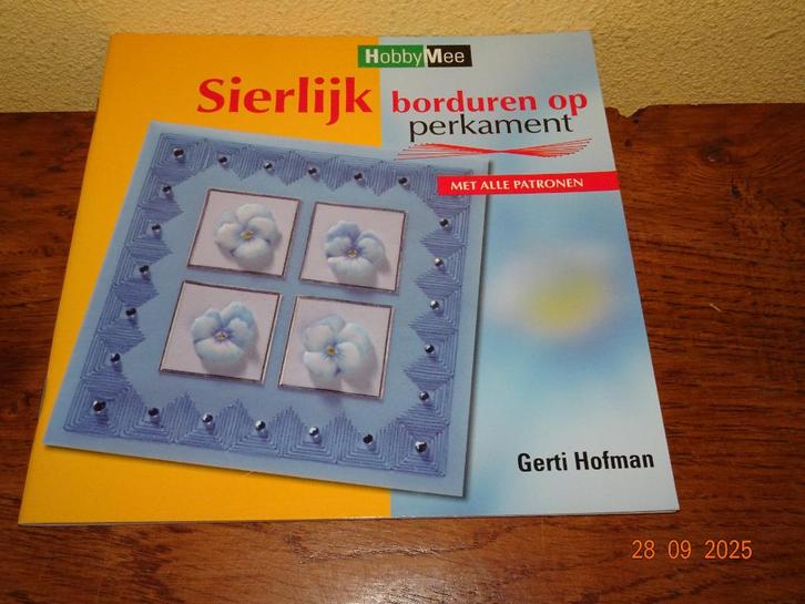 Sierlijk borduren op perkament van Gerti Hofman, Hobby en Vrije tijd, Kaarten | Zelf maken, Zo goed als nieuw, Overige typen, Overige thema's