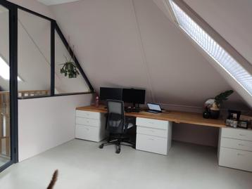 Twee Enkelglas Ramen - Scheidingswand Schuin Dak beschikbaar voor biedingen