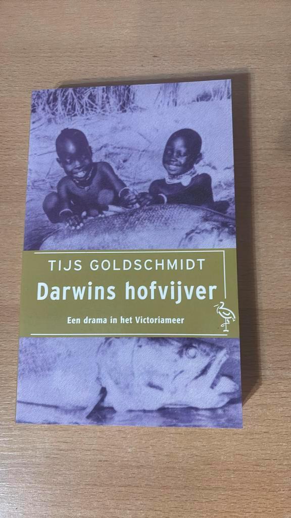 T. Goldschmidt - Darwins hofvijver, Boeken, Overige Boeken, Zo goed als nieuw, Ophalen of Verzenden