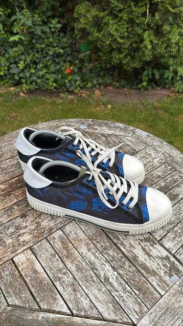 Valentino sneakers beschikbaar voor biedingen