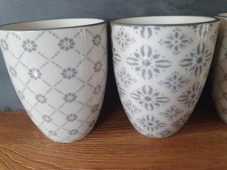 4 nieuwe Albert Heijn mokjes A.H, Huis en Inrichting, Keuken | Servies, Nieuw, Kop(pen) en/of Schotel(s), Overige stijlen, Porselein