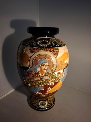 Satsuma porseleinen vaas.  beschikbaar voor biedingen