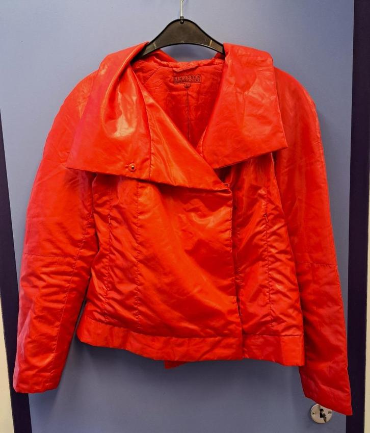 Simonsen Copenhagen jas in felrood maat 42 artnr 49665, Kleding | Dames, Jassen | Winter, Zo goed als nieuw, Maat 42/44 (L), Rood