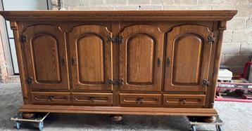Massiece eiken dressoir beschikbaar voor biedingen