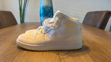 Nike Air Jordan 1 Mid, wit/geel, maat 39 beschikbaar voor biedingen
