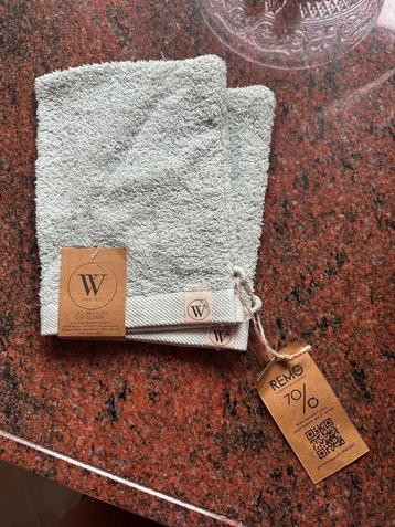 Mintgroene walra washandjes beschikbaar voor biedingen