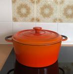 Gietijzeren pan Nomar (Staub) rond 24 cm gevlamd oranje, Ophalen of Verzenden, Gietijzer, Koekenpan of Braadpan
