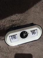 Een klok met datum en dag, Huis en Inrichting, Ophalen