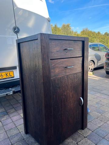 (2x) Massief eikenhouten kasten beschikbaar voor biedingen