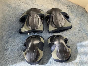Beschermsetje voor schaatsen, skaten etc - Maat L/XL beschikbaar voor biedingen