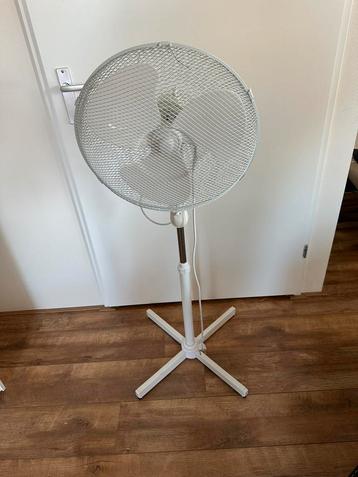Te koop een goed werkende ventilator beschikbaar voor biedingen