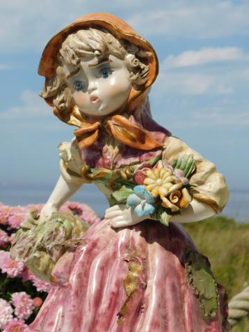 CAPODIMONTE BEELD MEISJE.Italiaans Beeld.37,5cm.FRAAI! beschikbaar voor biedingen