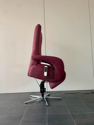 Luxe rode stoffen sta op stoel relax fauteuil  / relaxstoel beschikbaar voor biedingen