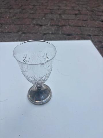 Kristallen likeurglaasje met voet (geen zilver) beschikbaar voor biedingen