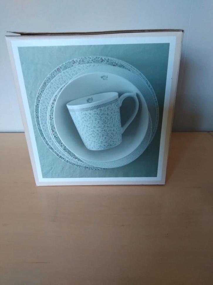 Laura Ashley Wild Clematis serviesset 16 delig, Huis en Inrichting, Keuken | Servies, Nieuw, Compleet servies, Overige stijlen