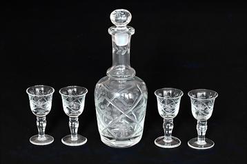 Likeurglaasjes + fles beschikbaar voor biedingen