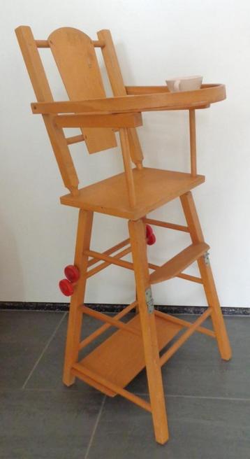 Vintage/brocante houten poppenstoel tot tafel en stoeltje beschikbaar voor biedingen