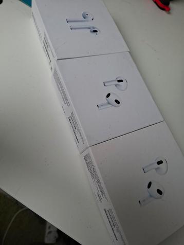 Air pods doosjes beschikbaar voor biedingen