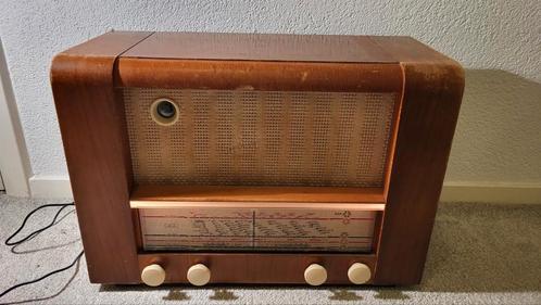 Buizenradio uit 1950 omgebouwd tot bluetooth radio, Antiek en Kunst, Antiek | Tv's en Audio, Ophalen of Verzenden