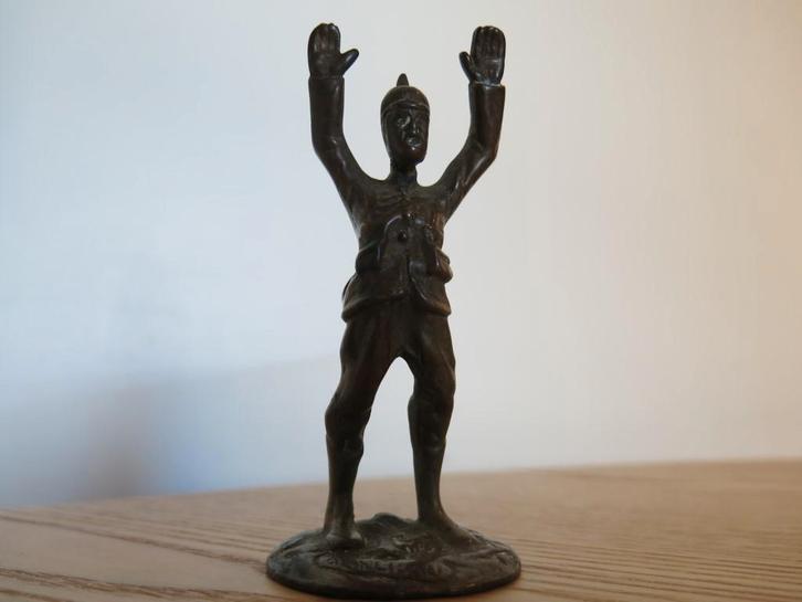 Bronzen beeldje Duitse soldaat KAMRAD, Verzamelen, Beelden en Beeldjes, Zo goed als nieuw, Mens, Ophalen of Verzenden