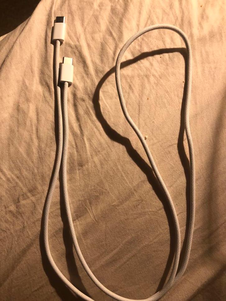 Apple USB-C naar USB-C lader - Weinig gebruikt, Telecommunicatie, Mobiele telefoons | Telefoon-opladers, Zo goed als nieuw, Apple iPhone