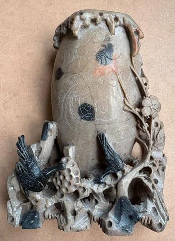 Fraai spekstenen vaasje, China beschikbaar voor biedingen