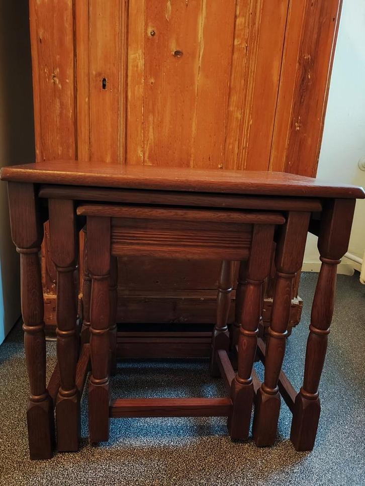 Set van 3 nette, gebruikte vintage eikenhouten bijzettafels, Antiek en Kunst, Antiek | Meubels | Tafels, Ophalen