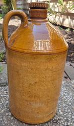 Grote puntgave drankkruik uit 1941met stempels, Ophalen