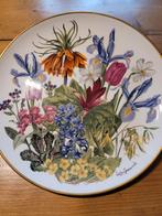 Flowers of the yaer bord. Porselein, Ophalen of Verzenden, Zo goed als nieuw, Porselein, Bord of Schaal