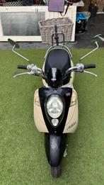 Sym Mio 50 scooter, geel kenteken, Fietsen en Brommers, Scooters | SYM, Gebruikt, Maximaal 45 km/u, Benzine, 50 cc