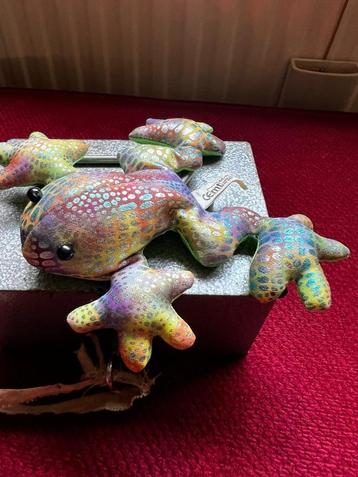 kleurrijke stoffen kikker beschikbaar voor biedingen