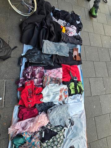 Dames kleding maat s/m en diversen  beschikbaar voor biedingen