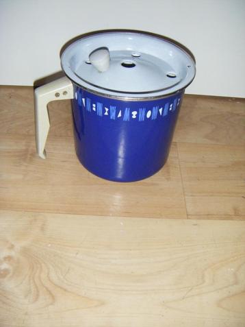 Oude,emaille melkkoker,papkoker,deksel,bakeliet,blauw wit beschikbaar voor biedingen