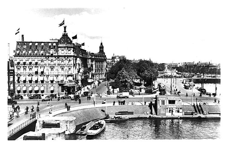 970484 Amsterdam Prins Hendrikkade Victoria Hotel Leuke oude, Verzamelen, Ansichtkaarten | Nederland, Ongelopen, Noord-Holland
