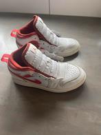 NIKE jordan sneakers Maat 33.5, Kinderen en Baby's, Kinderkleding | Schoenen en Sokken, Ophalen of Verzenden, Zo goed als nieuw