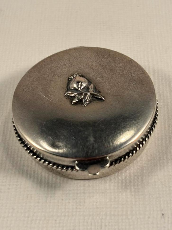 Zilveren pillendoosje, Antiek en Kunst, Antiek | Goud en Zilver, Zilver, Ophalen of Verzenden